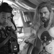 De izquierda a derecha: Taika Waititi, director de la película y actor que interpreta a Korg. Chris Hemsworth como Thor, y el brazo izquierdo de Chris Hemsworth, que probablemente cobró su propio cheque.